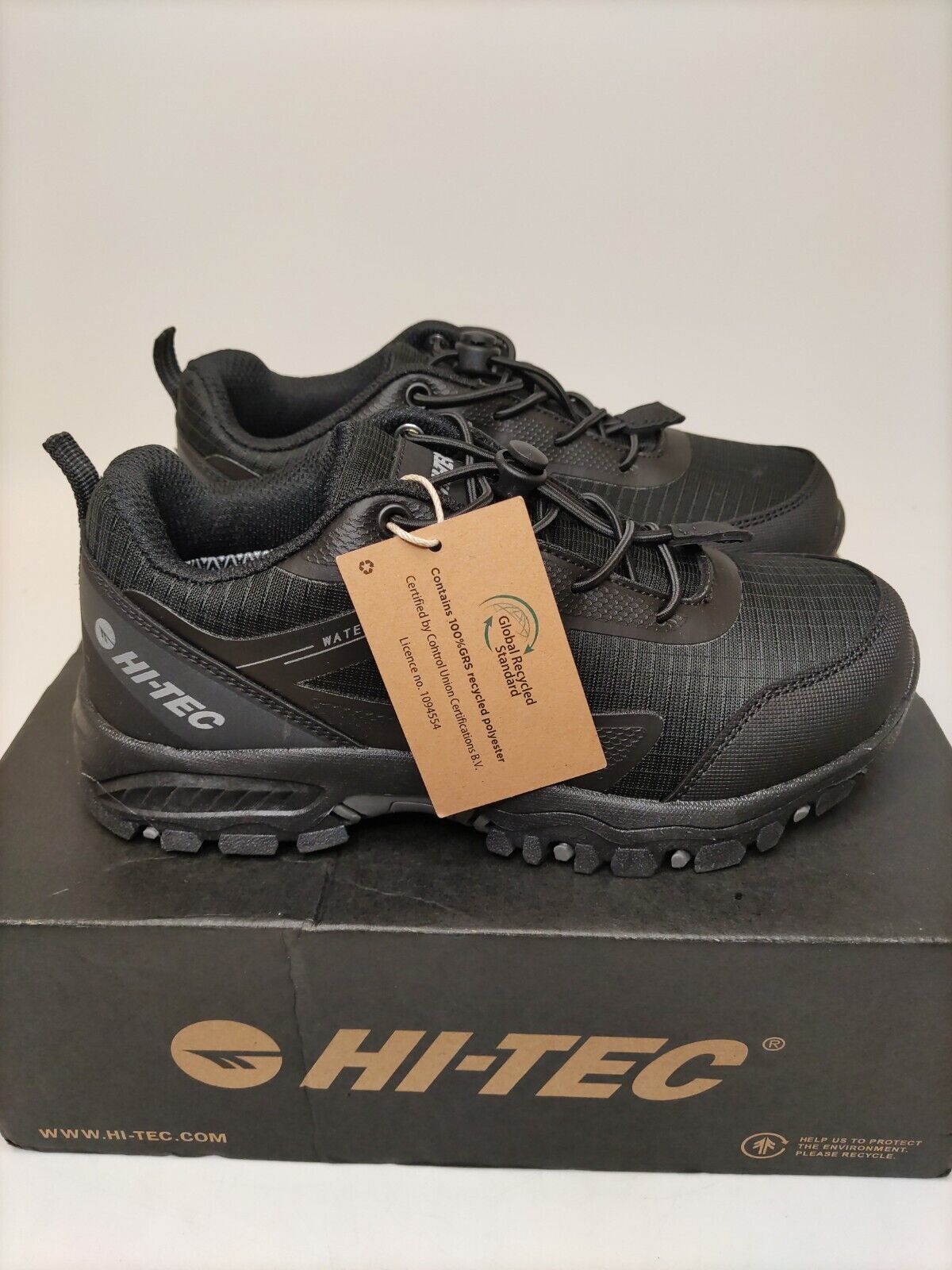 Hi Tec Bounty WP Jr Trainers. Black. UK 2. ****VS2