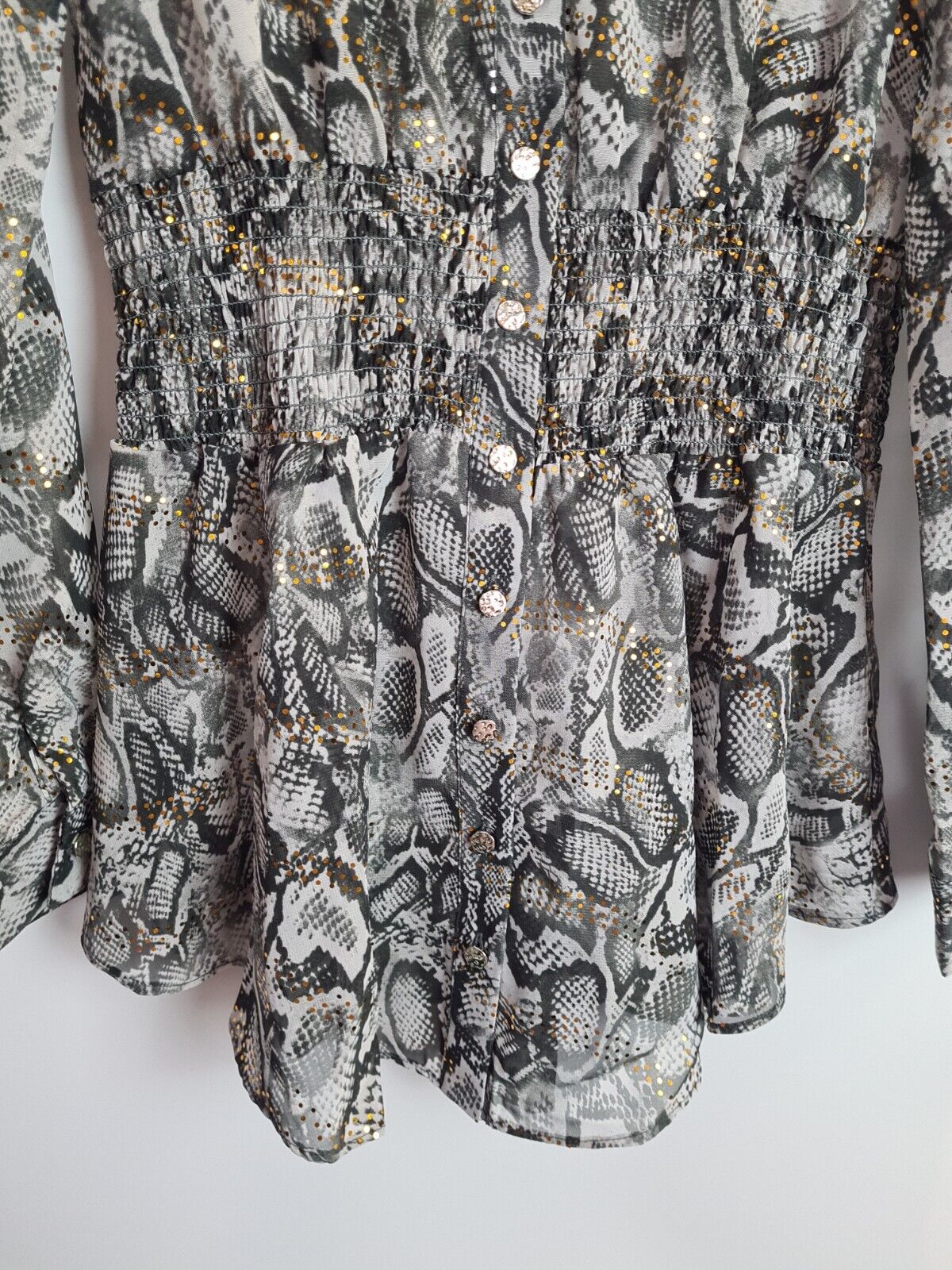 River Island Grey Snake Print Shirred Shirt Size 6 **** V295