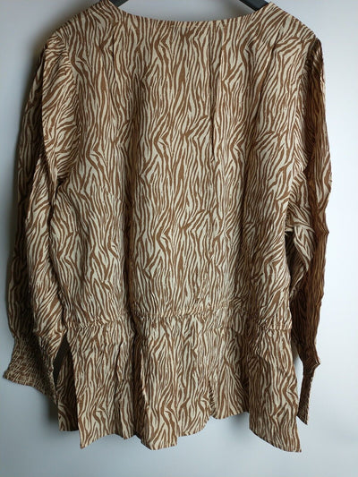 River Island Plus Brown Animal Print Wrap Peplum Top Size 24 **** V131