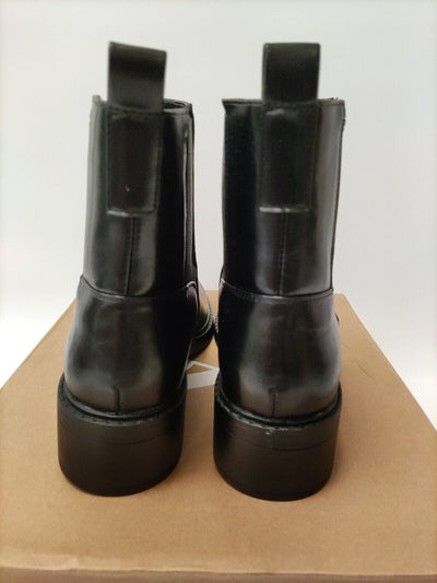 Flat Chelsea Boot - Black. UK 6. VS3