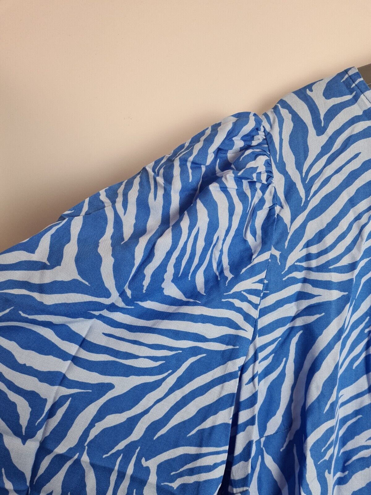 Long Tall Sally Bright Blue Zebra Print Puff Sleeve Top Size 24 **** V171