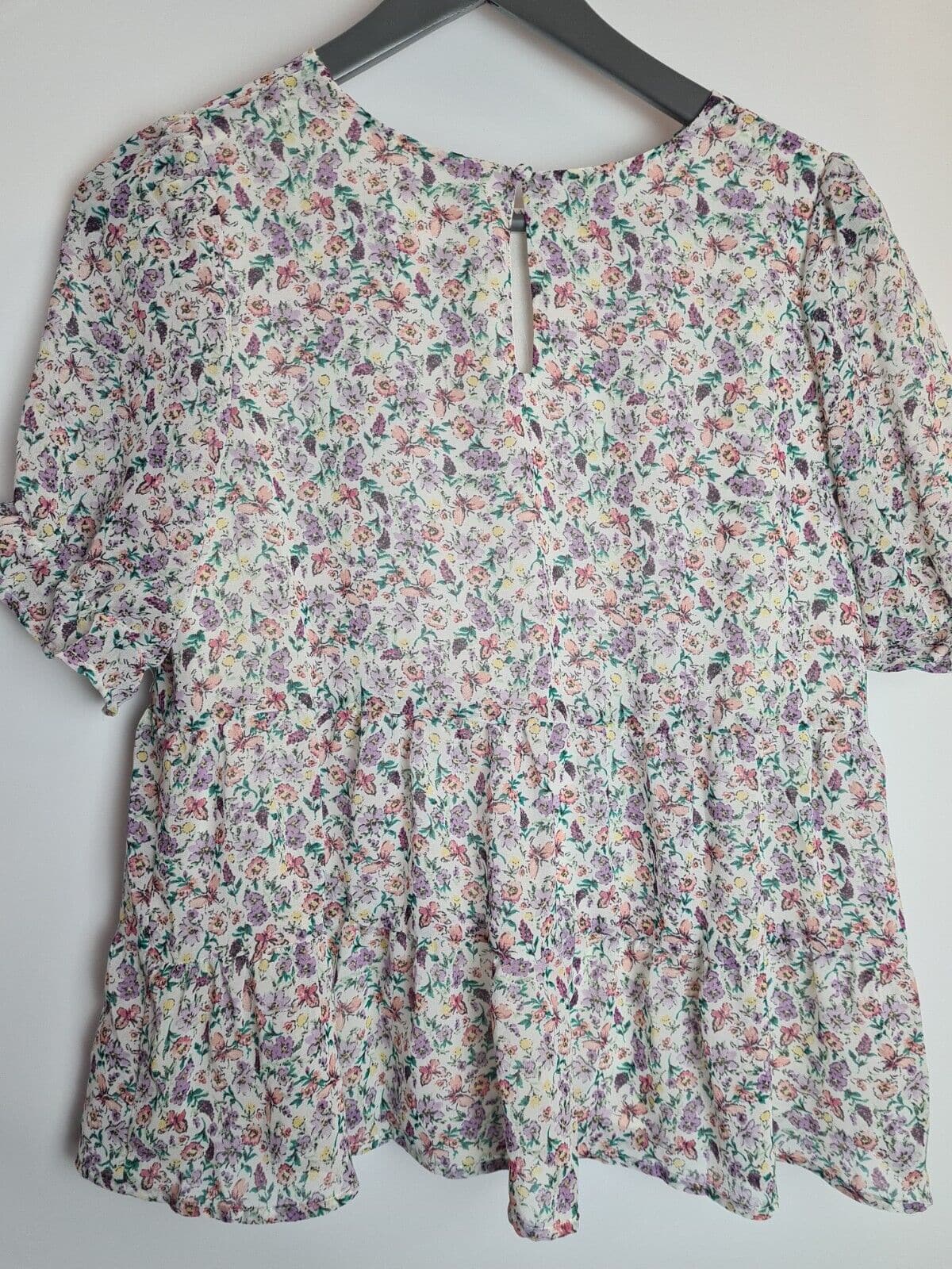 Apricot Floral Ruffle Tiered Top Size 12 **** V80 - Big_Stock_Clearance